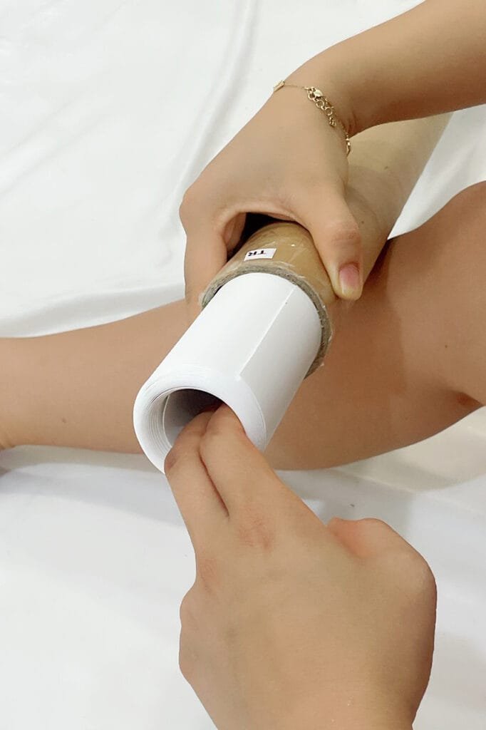 Hướng dẫn cách lấy phông nền PVC ra khỏi ống tube 5