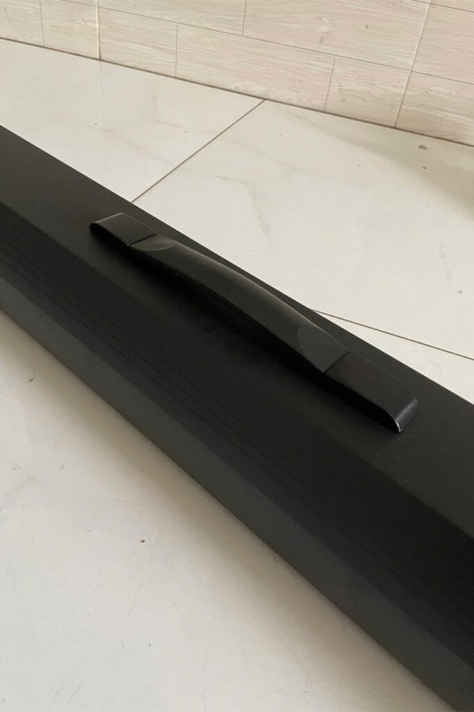 Tay xách tiện lợi, giúp bạn dễ dàng mang đi khắp nơi